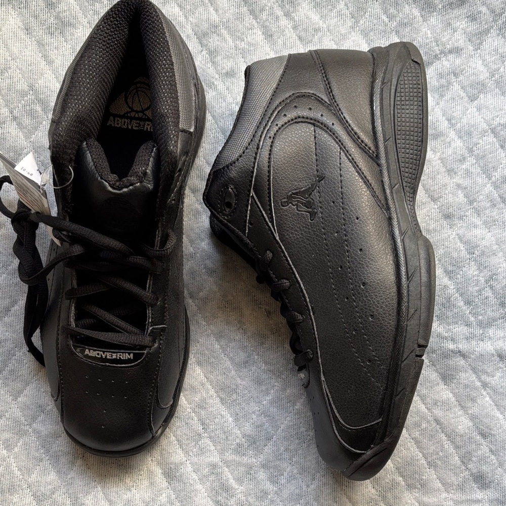 Shoes athletic mens new size 9M black man made materials laces